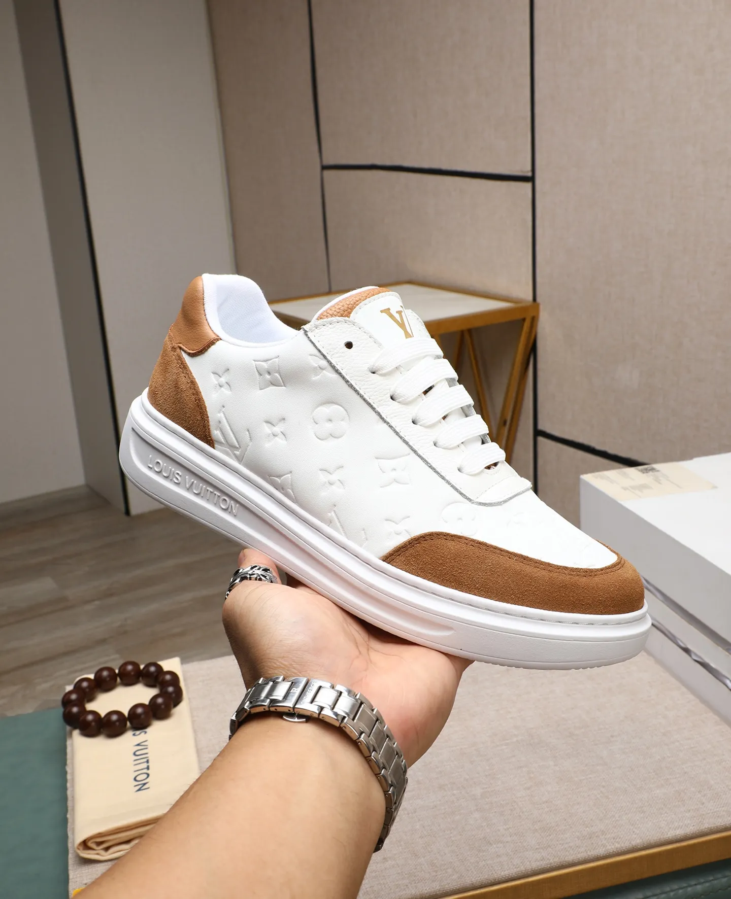 Men's shoes 💰540 📛📛【LOUIS VUITTON】Louis Vuitton new product👟Milan fashion catwalk style🇰🇾🇰🇾LV family logo, celebrity style, a must-have for fashionistas⚠️Classic presbyopia flower➕Water-dyed cow lining➕Special outsole👞Number 38-44 (45 46 custom-made)